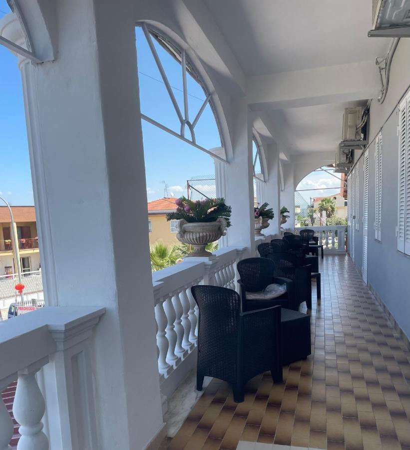 Hotel Cappuccetto Rosso Lusciano Bagian luar foto